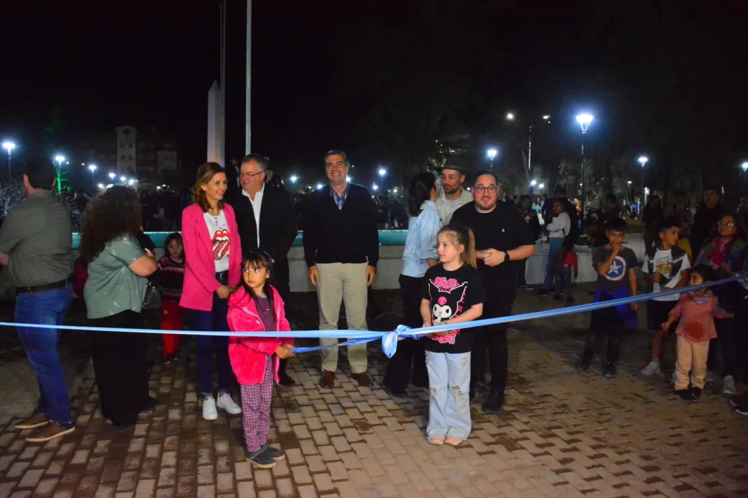 El intendente de Castelli inauguró las obras de la Plaza San Martín 