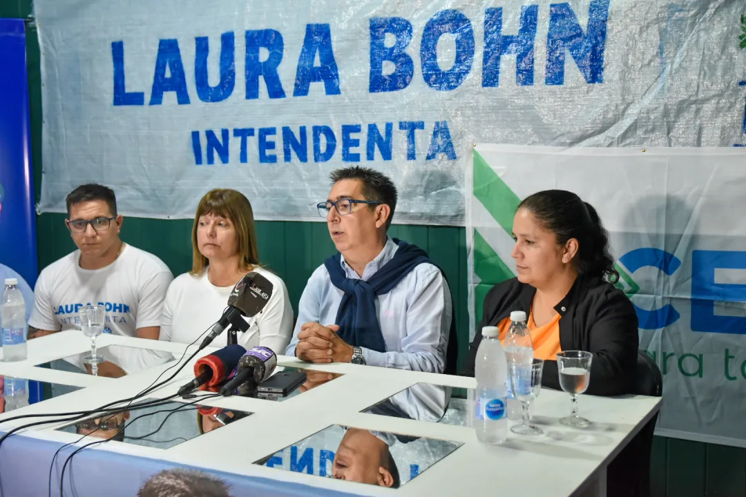 Gustavo Martinez en campaña.jpg