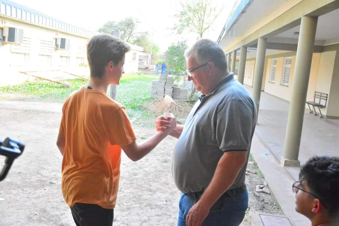 Pio Sander recorriendo escuelas.jpeg