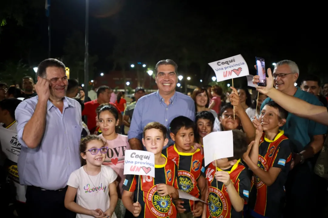 El Gobernador inauguró un nuevo almacén popular, más pavimento urbano y obras en la plaza central