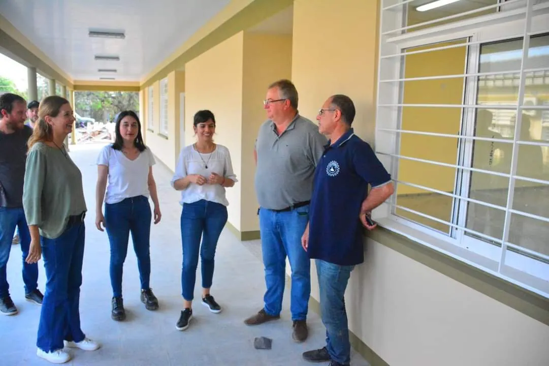 Pio Sander recorriendo escuela.jpeg