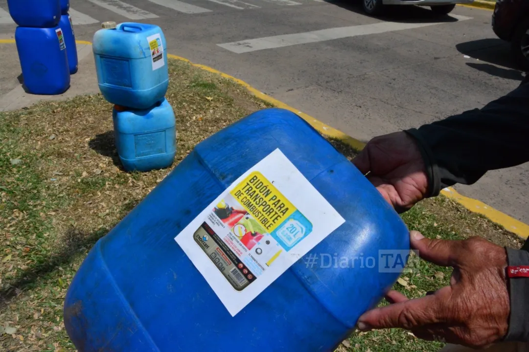 fila combustible estacion de servicio (2).jpg